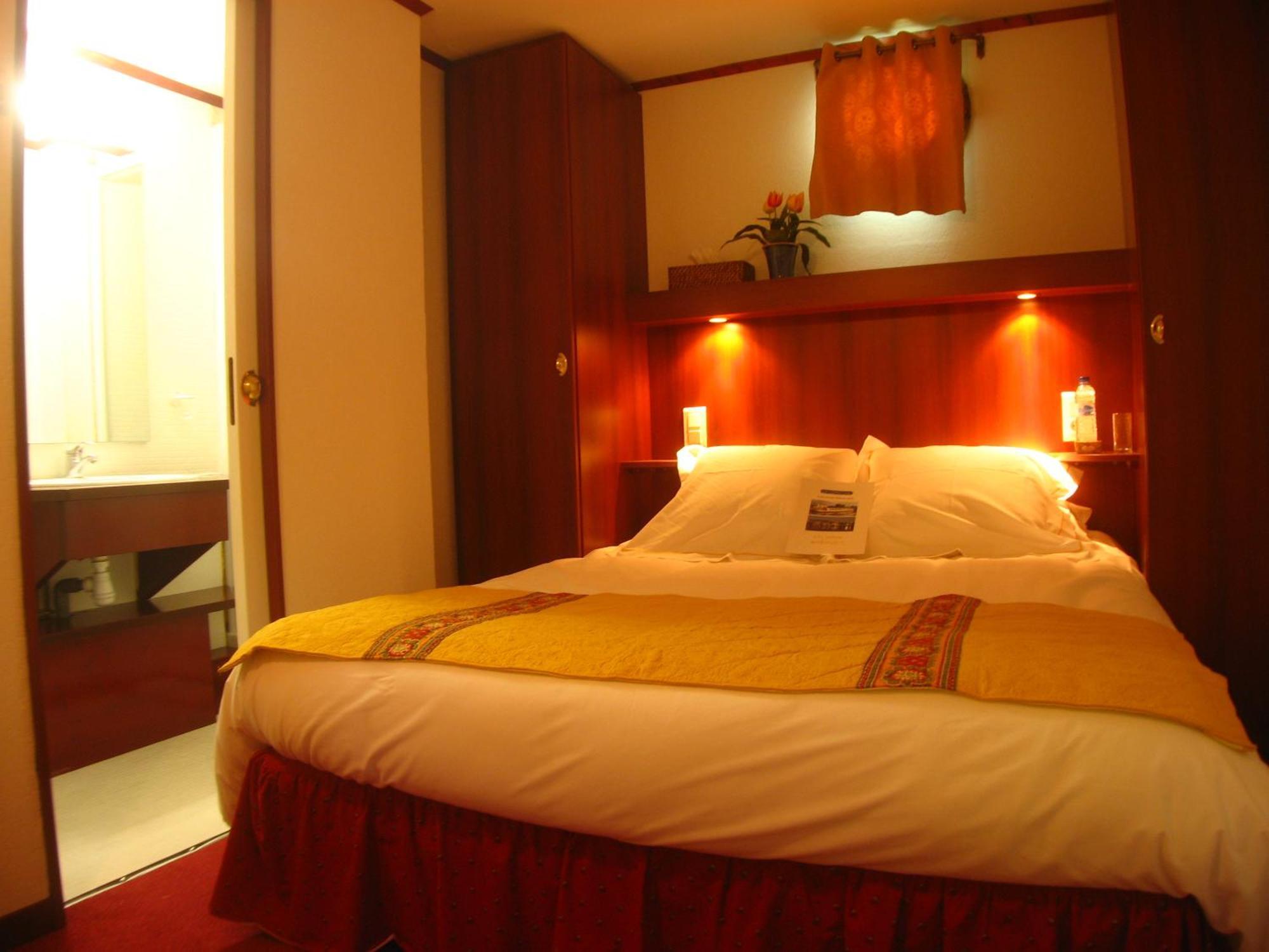 Bateau Le Phenicien Hotel Aigues-Mortes Bagian luar foto