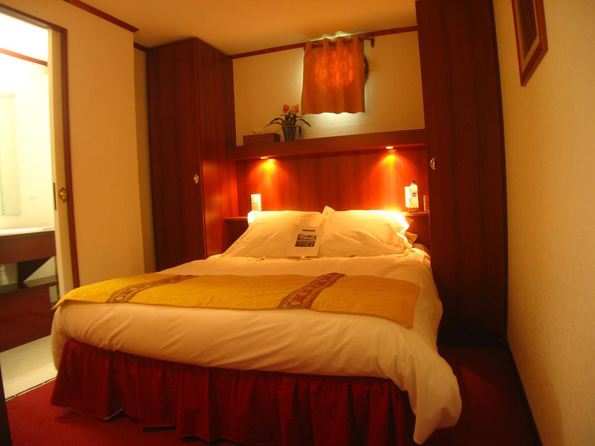 Bateau Le Phenicien Hotel Aigues-Mortes Bagian luar foto